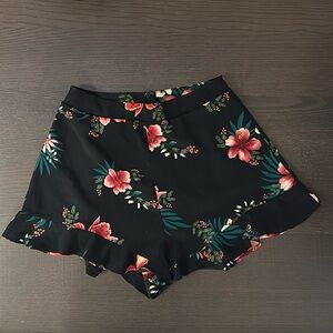 Lush Size Small High-Waisted Ruffle Bottom Floral Shorts (New Without Tags)
